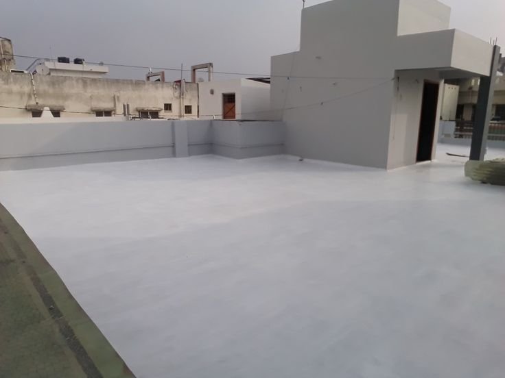 تنفيذ أعمال العزل المائي للمباني